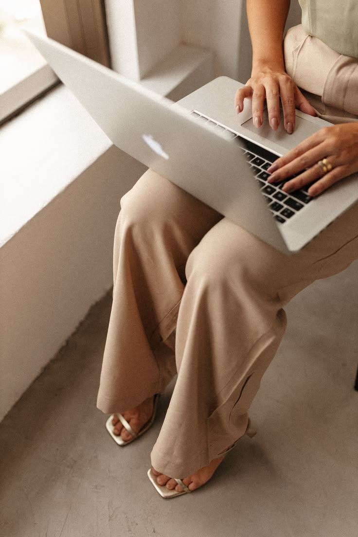 A therapist comparing two website platform options