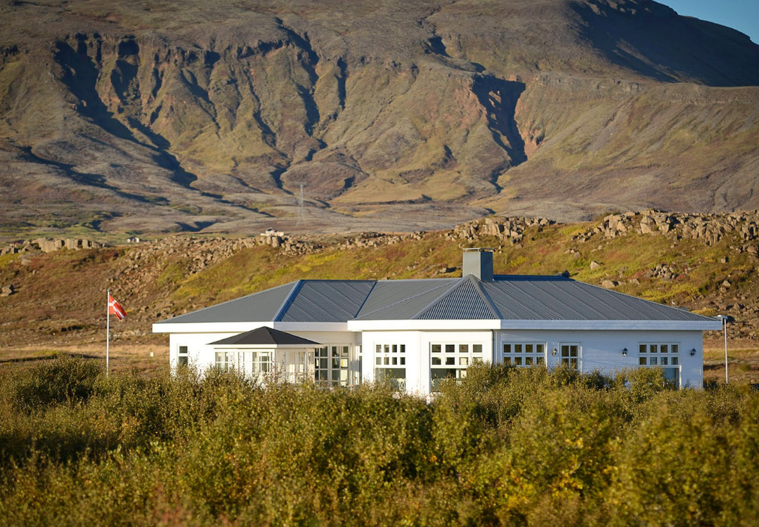 Hotel Gr&iacute;msborgir suites, sitting room, and outdoor geothermal tubs